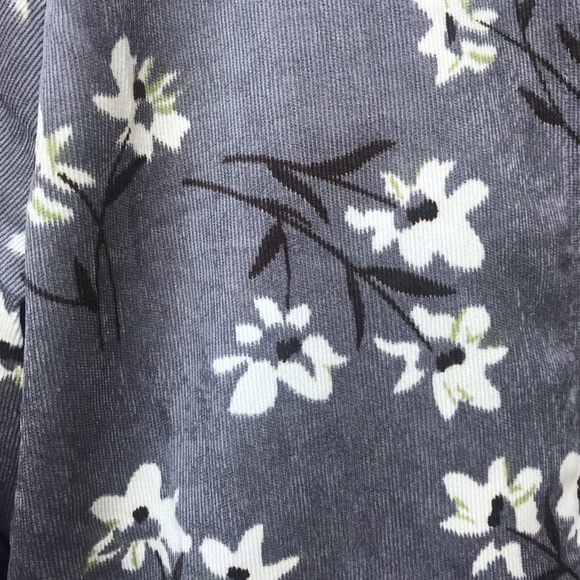 🌟Host Pick🌟 Floral Textured Bomber Gray & White - Picture 6 of 6